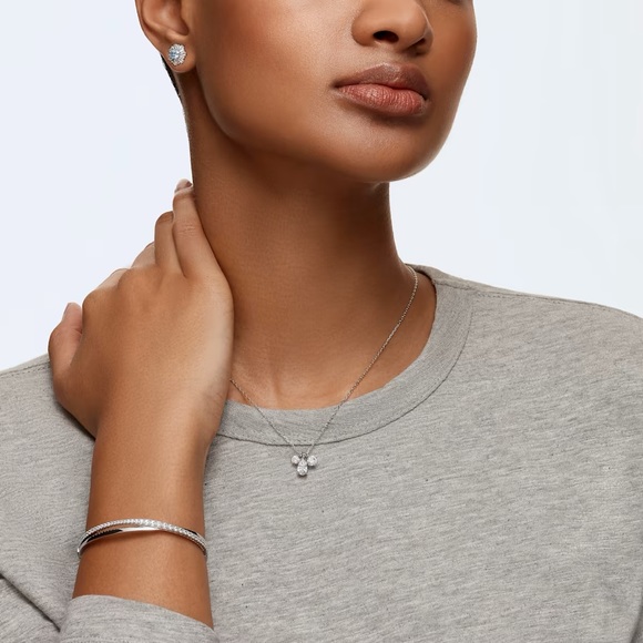 Swarovski Twist Bangle. NIB! Goes for $145 in the Swarovski website. - Picture 4 of 7